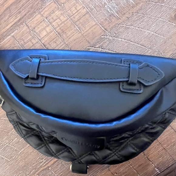 Cmahes & Kaxiu Quilted Black Crossbody Bag with Gold Details - Picture 8 of 10